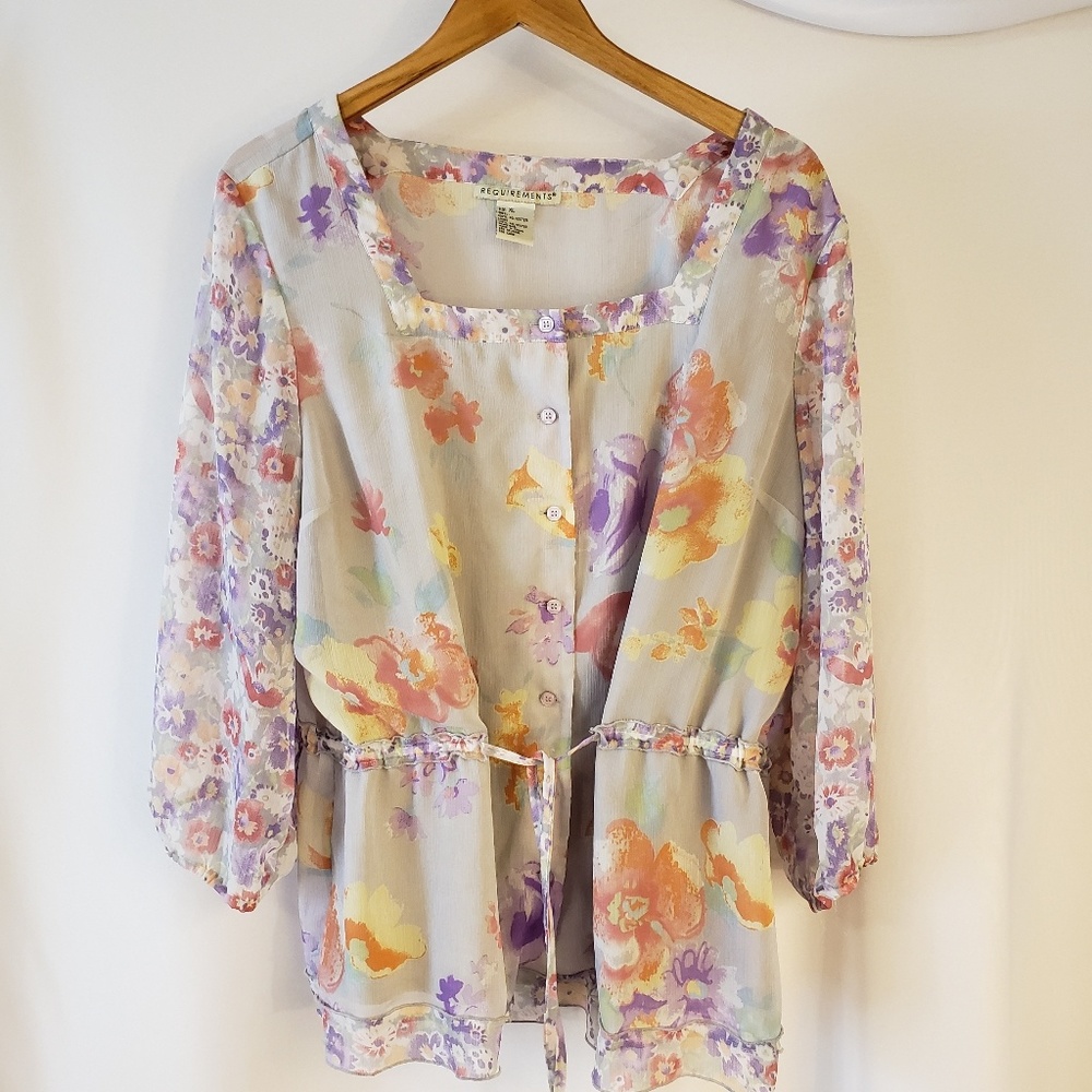 🌼Floral blouse XL fits like XXL. Chiffon material